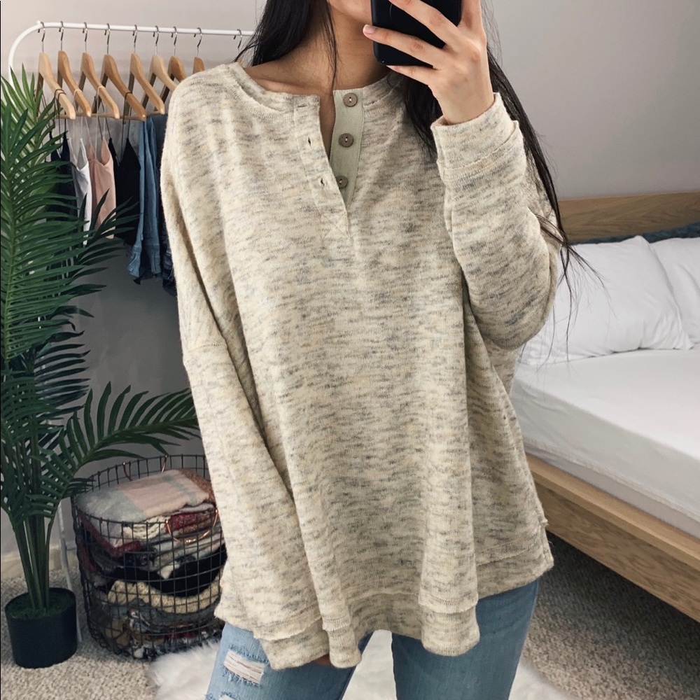 🆕 Yellow Gray Oversized Henley Sweater - Picture 4 of 8